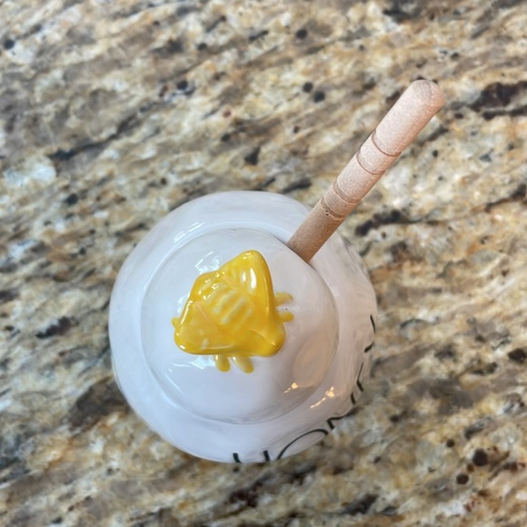 🌎 Rae Dunn HONEY Pot with Wooden Dipper Large Letter Yellow Bee on Lid - Picture 5 of 11